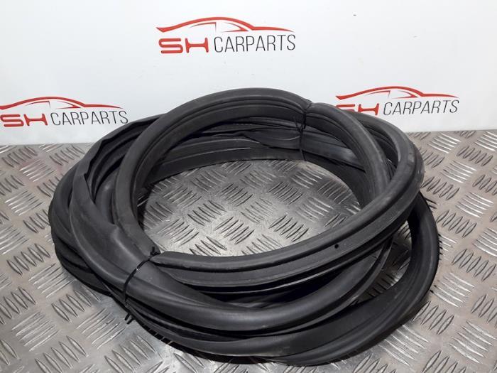 Portierrubber 2Deurs rechts van een Opel Astra, Gebruikt, -, -, Opel