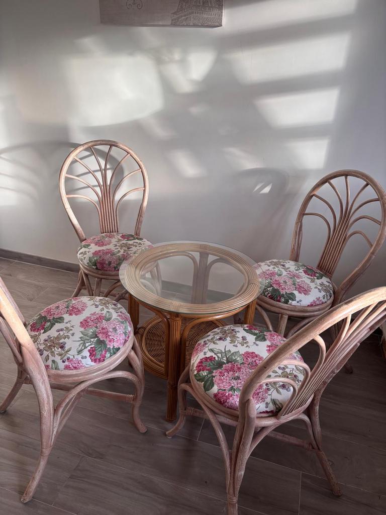 4 Rotan stoelen met bijpassende tafel., Jardin & Terrasse, Ensembles de jardin, Comme neuf, Rotin, Enlèvement