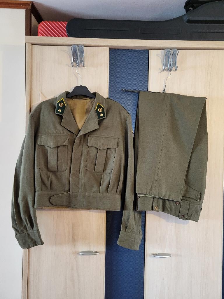 Militaria - Militaire - Battle Dress 4 Cyclistes, Enlèvement ou Envoi