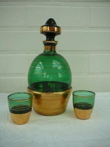 ancienne carafe verte avec bouchon et bord doré 2 verres, Antiquités & Art, Enlèvement ou Envoi