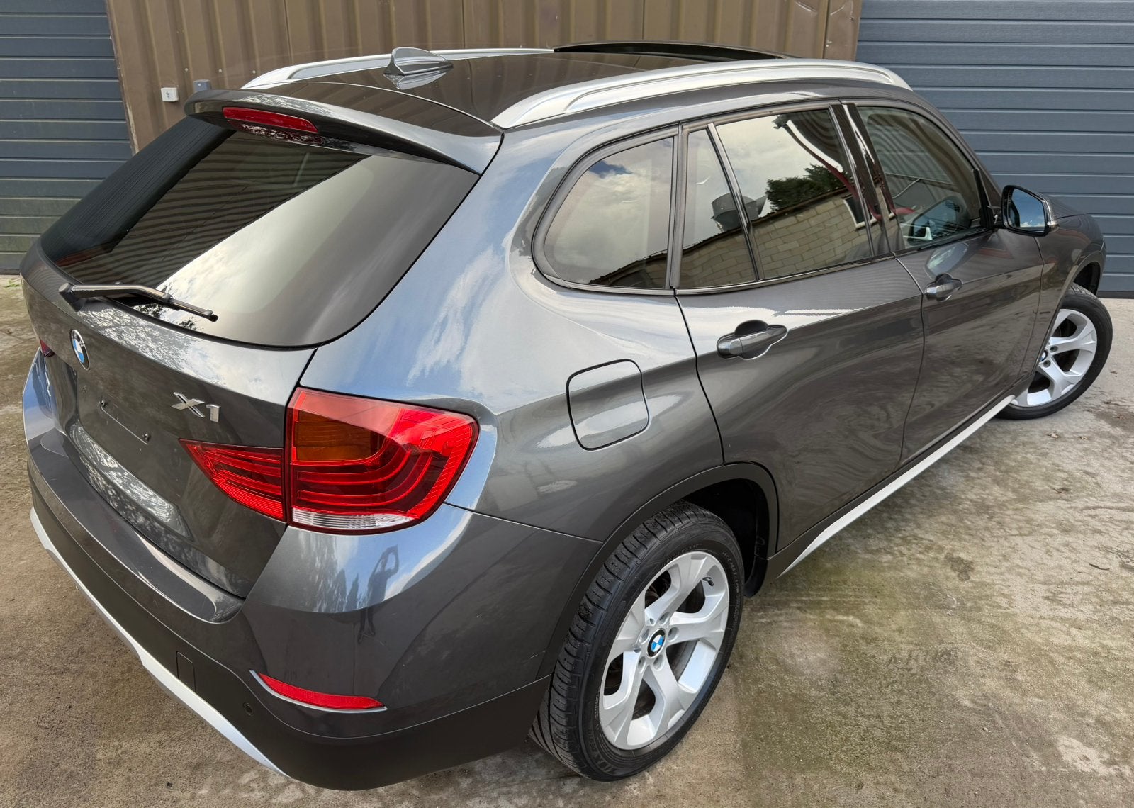 BMW X1 / 2.0L / Diesel / Toit ouvrant / Vitres teintées, Argent ou Gris, Achat, Entreprise, Boîte manuelle