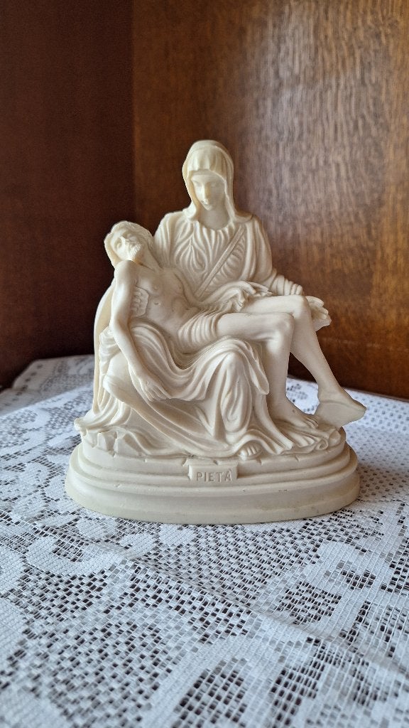 Replica Pietà, Antiek en Kunst, Ophalen, Minder dan 20 cm, Beeld, Europa
