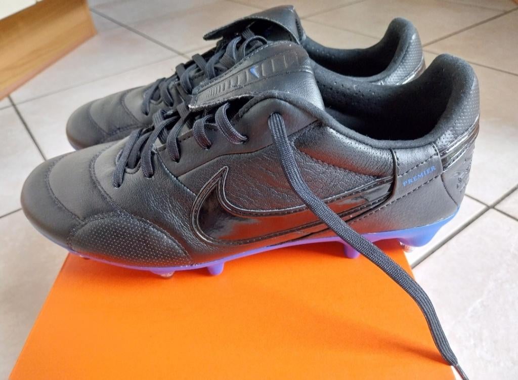 Chaussures football crampons NIKE CUIR NEUVES, Ophalen, Nieuw, Schoenen