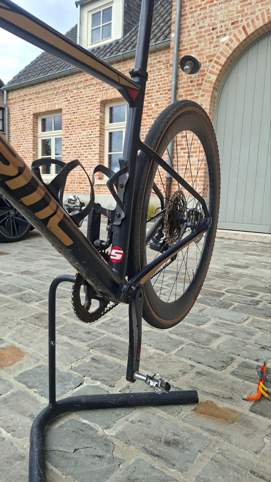 BMC gravel/baan, Ophalen