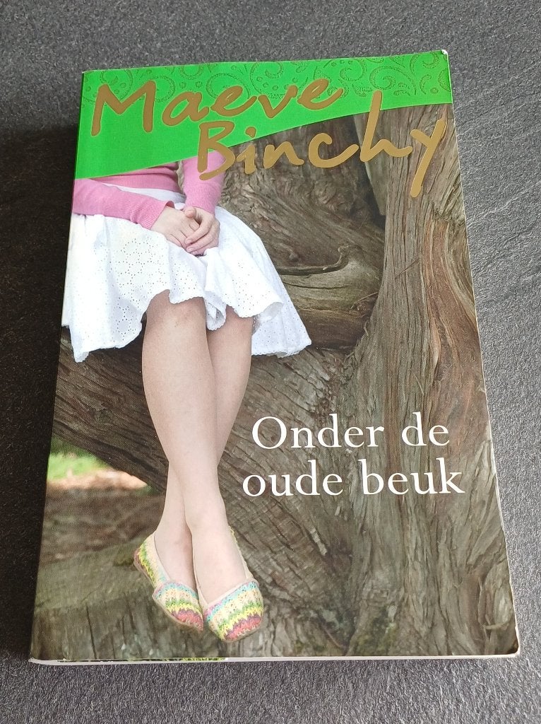 Boek Onder de oude beuk - Maeve Binchy, Ophalen of Verzenden, Gelezen, Maeve Binchy