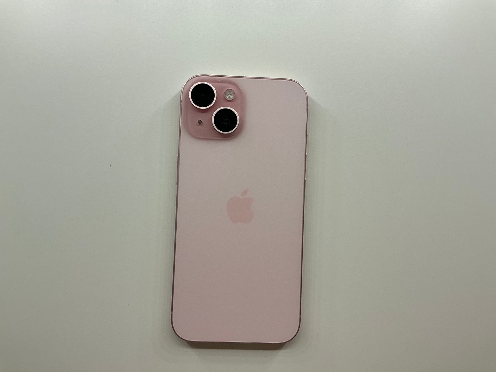 Iphone 15 128 Go rose État neuf, Enlèvement, Comme neuf, IPhone 15, Protecteur d'écran