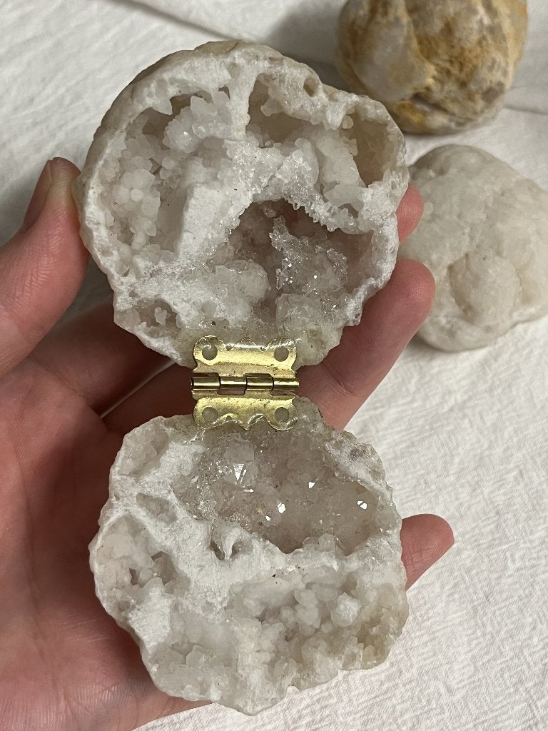 Boîte à bague en géode de quartz naturel, Bijoux, Sacs & Beauté, Bagues, Neuf, Femme ou Homme, 20 ou plus grands, Blanc, Enlèvement ou Envoi