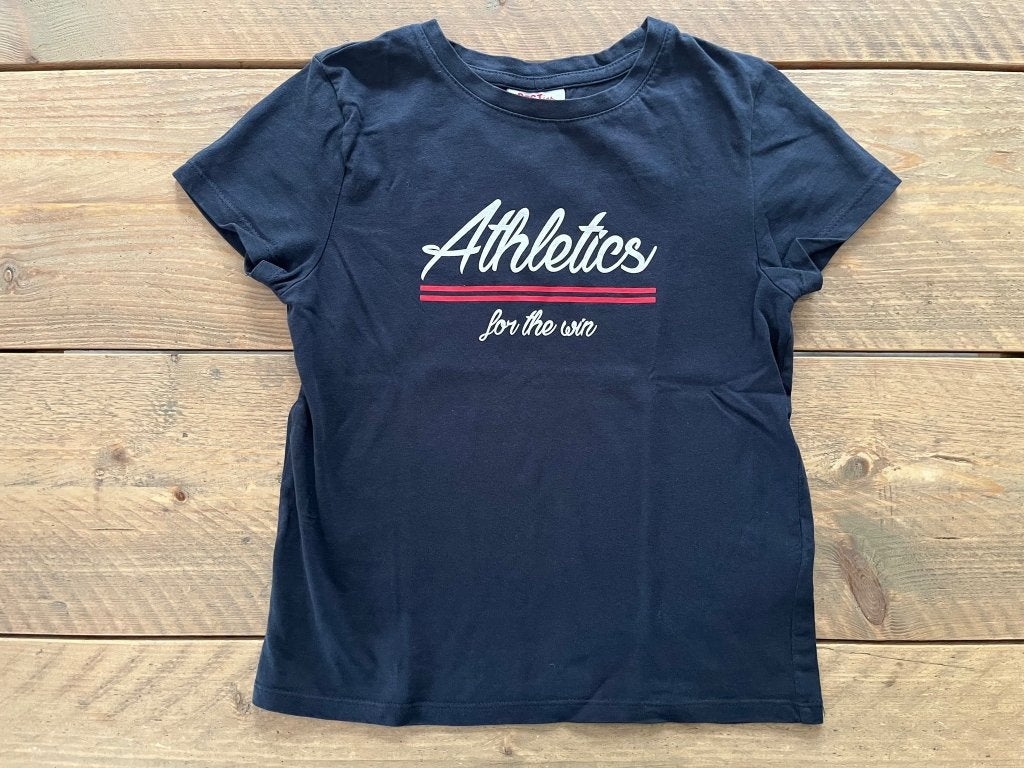 JBC blauwe t-shirt athletics 122 - 128, Kinderen en Baby's, Jongen of Meisje, Ophalen of Verzenden, Zo goed als nieuw, Shirt of Longsleeve