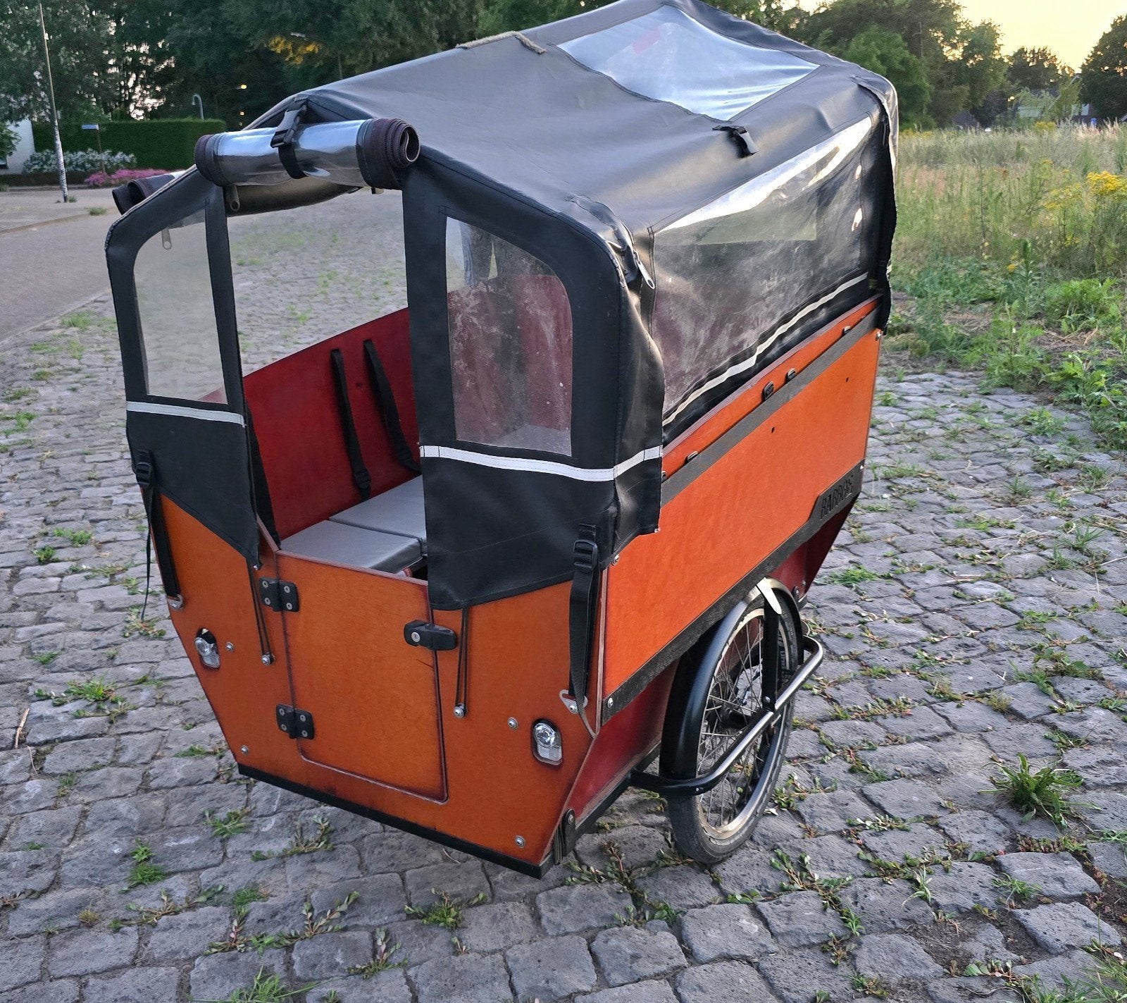 BABBOE MAX -E ELEKTRISCHE 6 PERSOONS BAKFIETS  GOEDE STAAT, Fietsen en Brommers, Fietsen | Bakfietsen, Ophalen