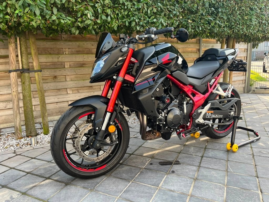 Honda Hornet 3700KM *carbon**akrapovic** quik shifter*35KW**, Motoren, 2 cilinders, Nieuw, Bedrijf, LED Verlichting