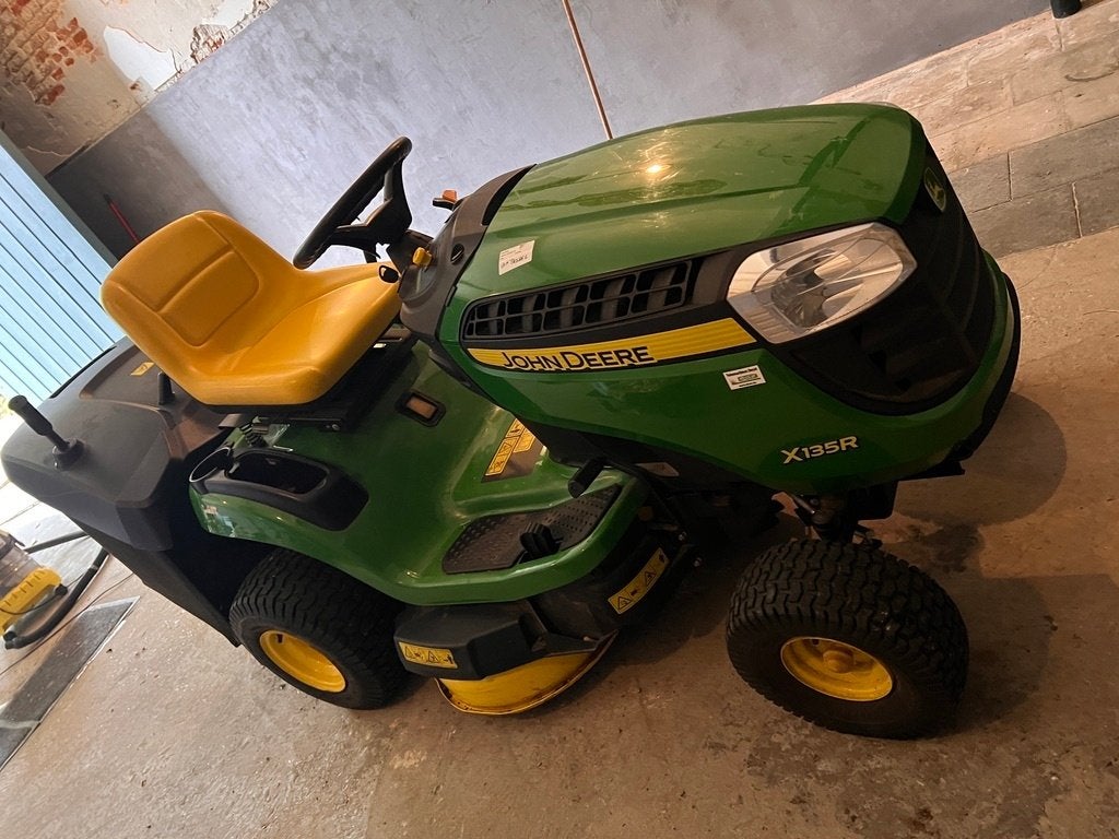 Tondeuse autoportée John Deere X135R, John Deere, Enlèvement, Utilisé, 90 à 120 cm
