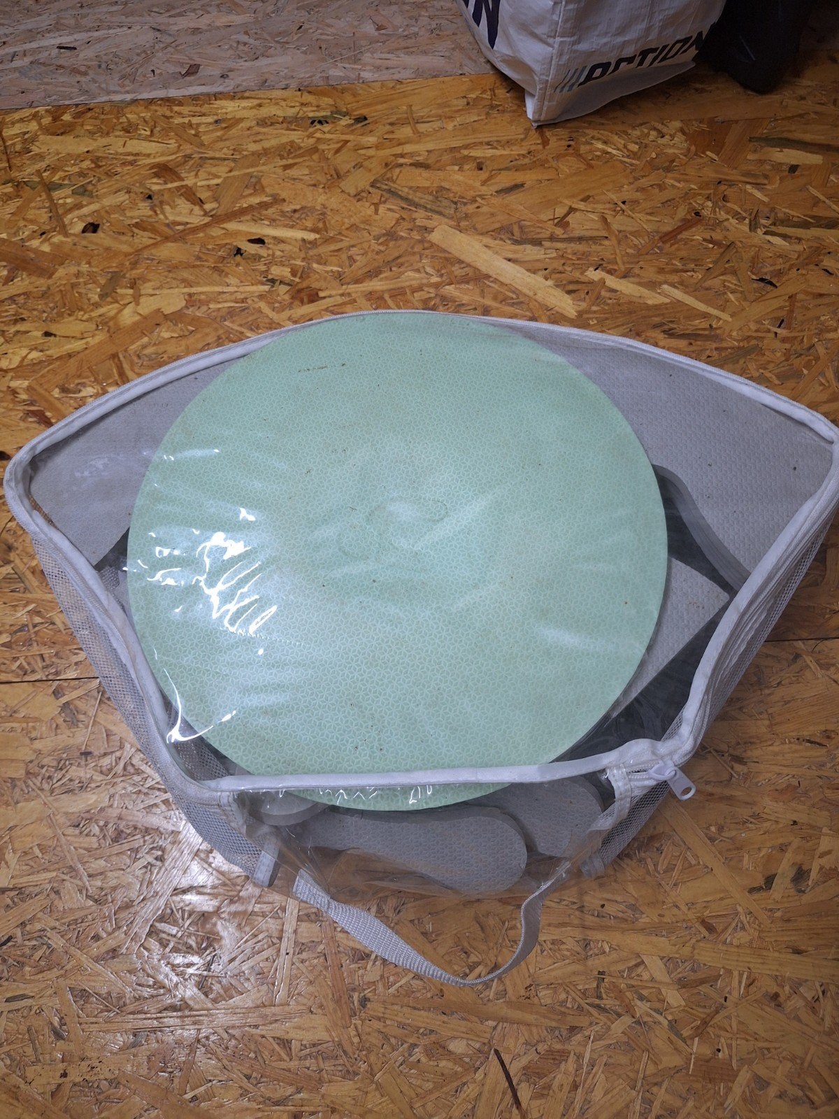 Ronde speelmat, Ophalen