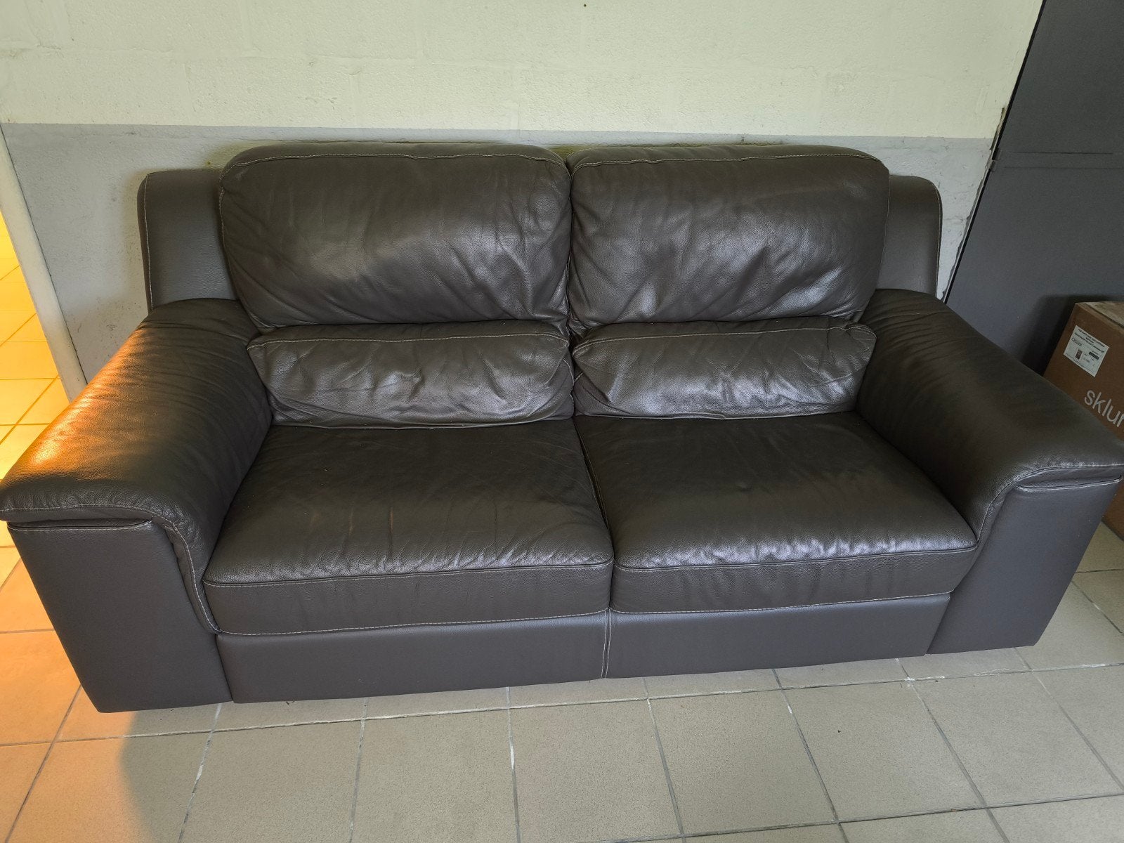 Divan, Enlèvement, Cuir