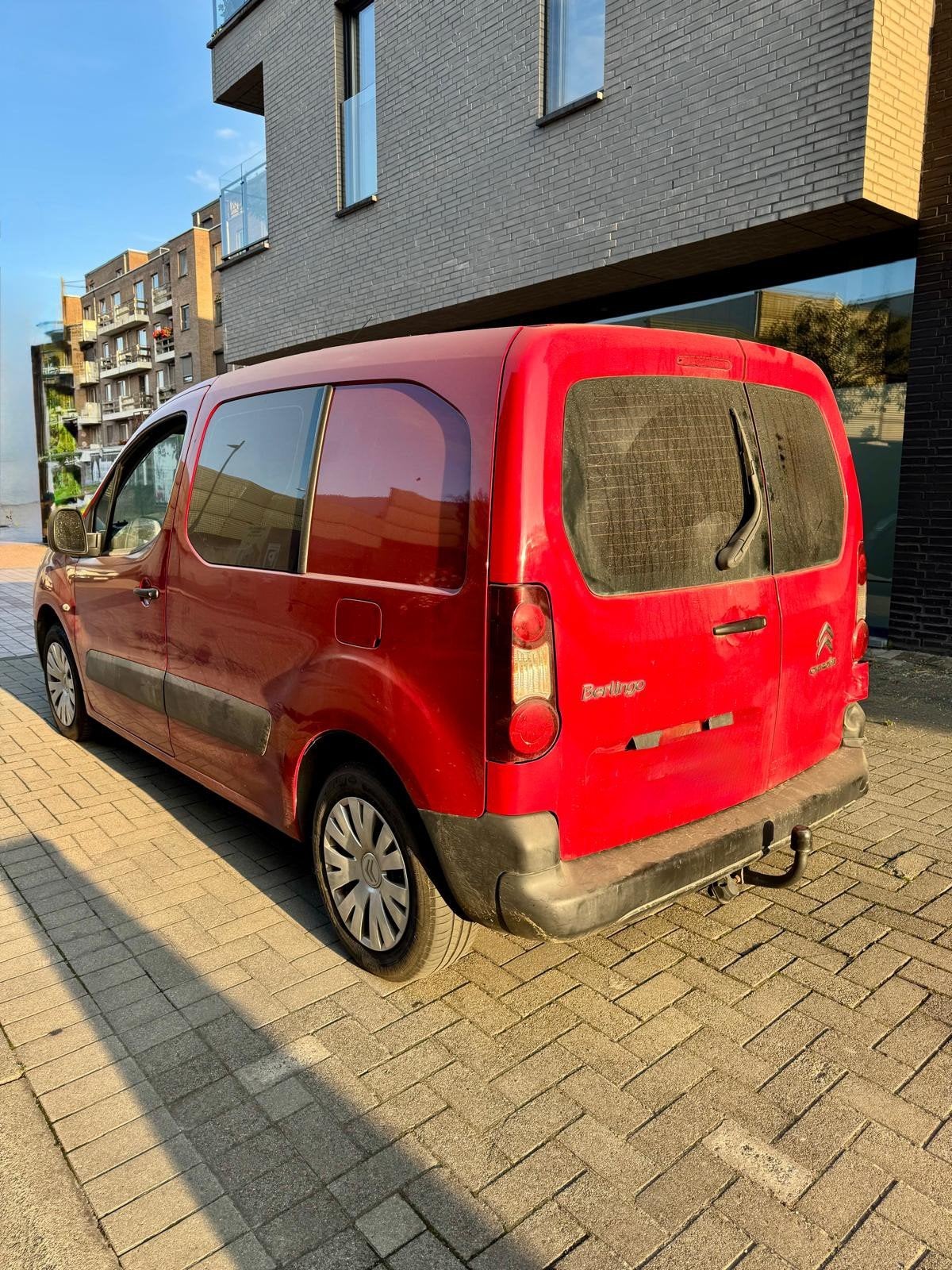 Citroën berlingo 1.6hdi  Euro5, Autos, Rouge, Euro 5, Achat, 2 places