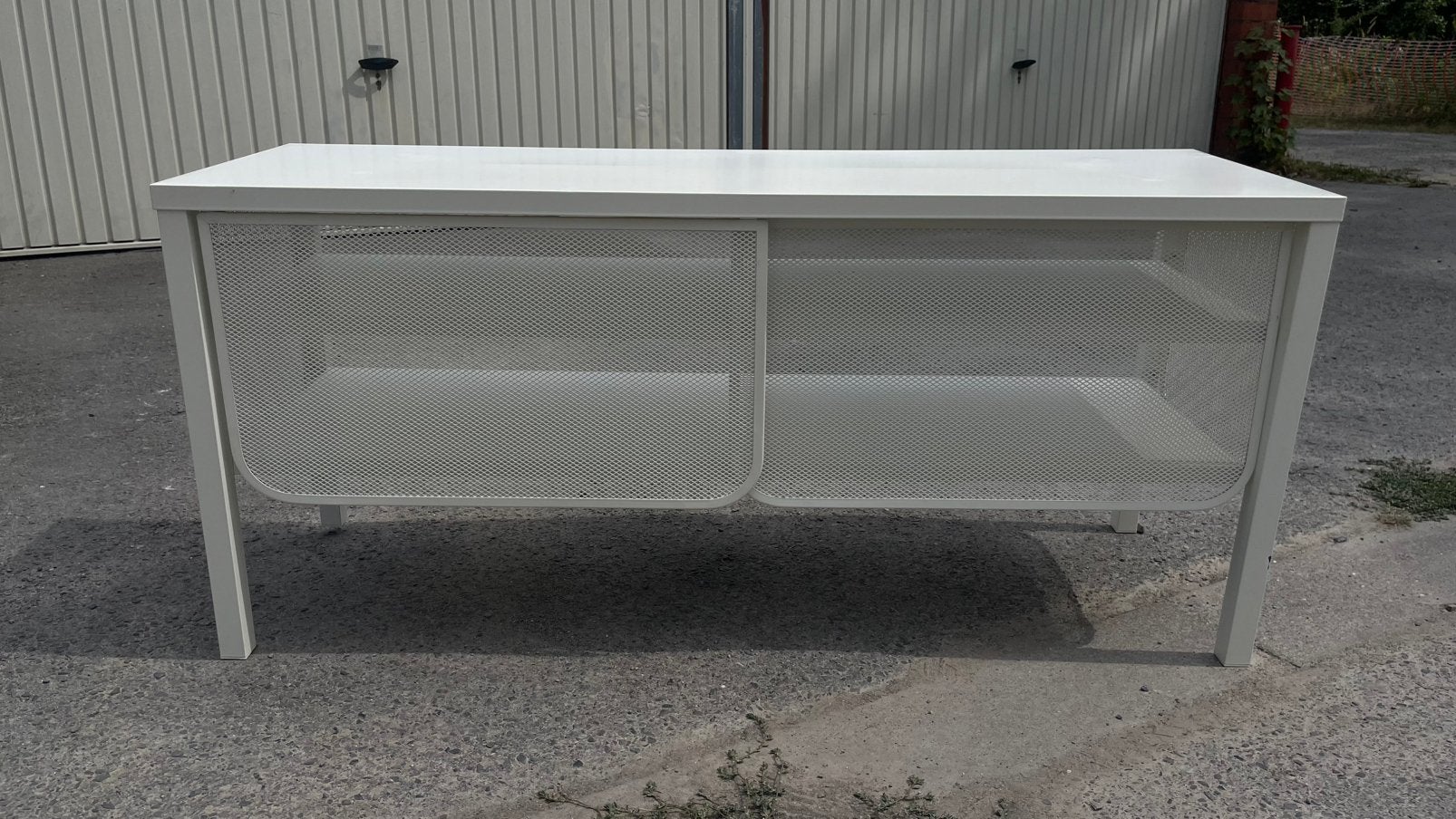 Strak wit metalen tv-meubel / dressoir met gaasschuifdeur, Ophalen, Zo goed als nieuw