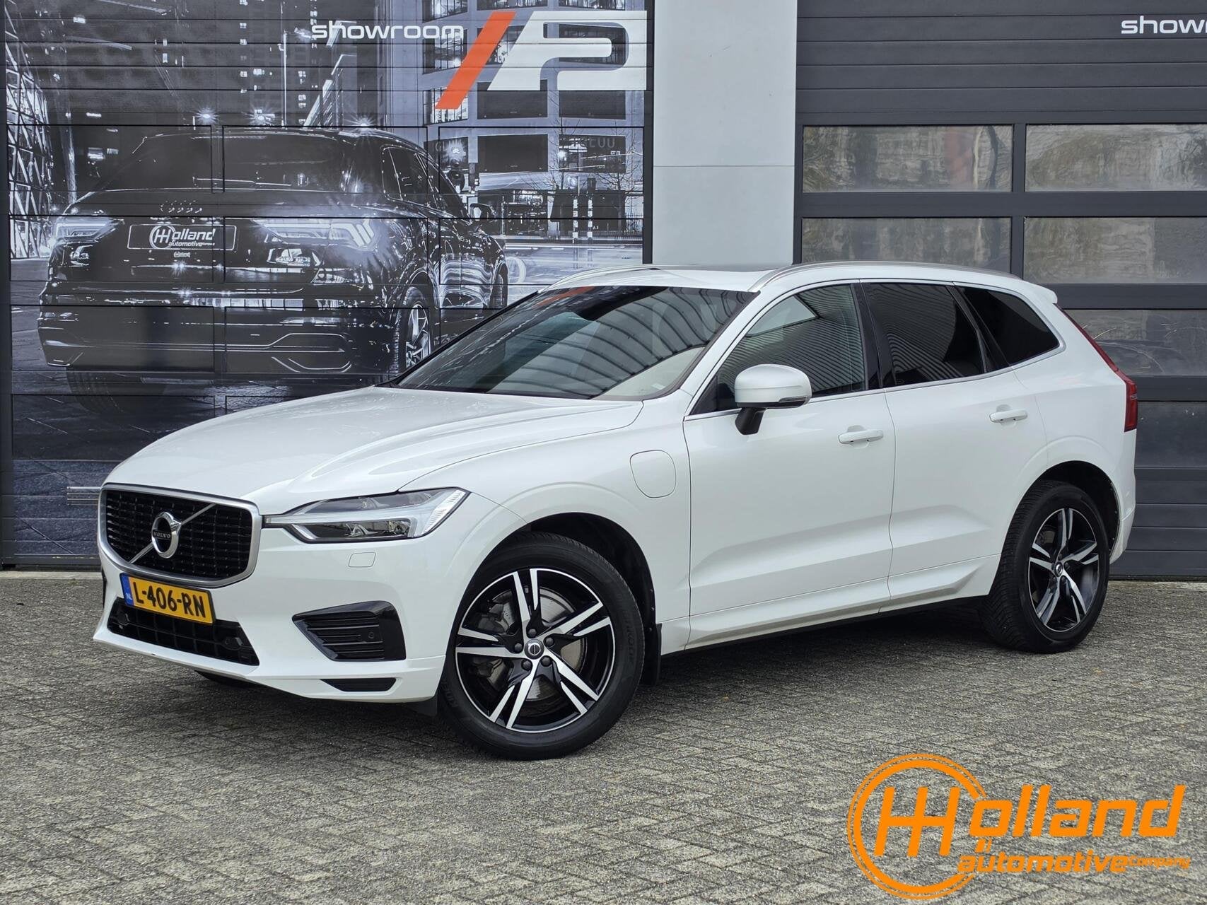 Volvo XC60 2.0 T8 Twin Engine AWD R-Design|PANO|MEMORY|ACC, Auto's, Automaat, Gebruikt, Euro 6, 4 cilinders