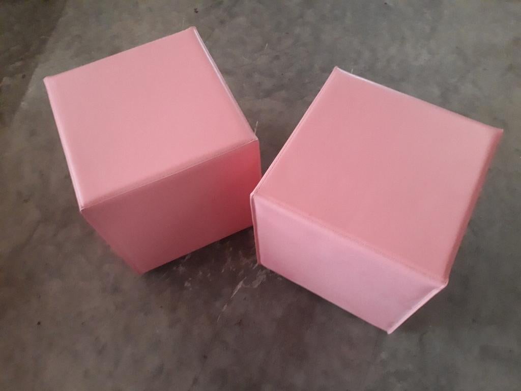 2 roze poefs, Huis en Inrichting, Ophalen, Gebruikt