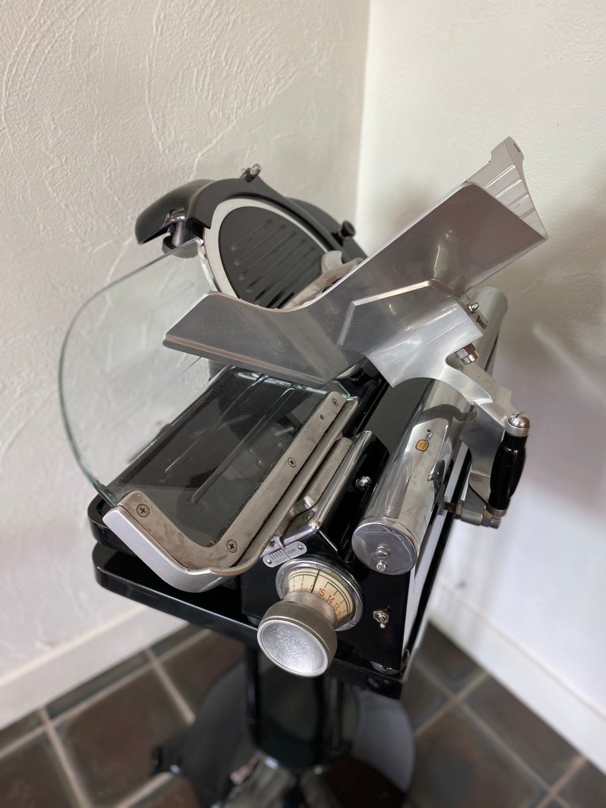Vintage snijmachine naar type Berkel - gerenoveerd, Snijmachine, Ophalen, Zo goed als nieuw
