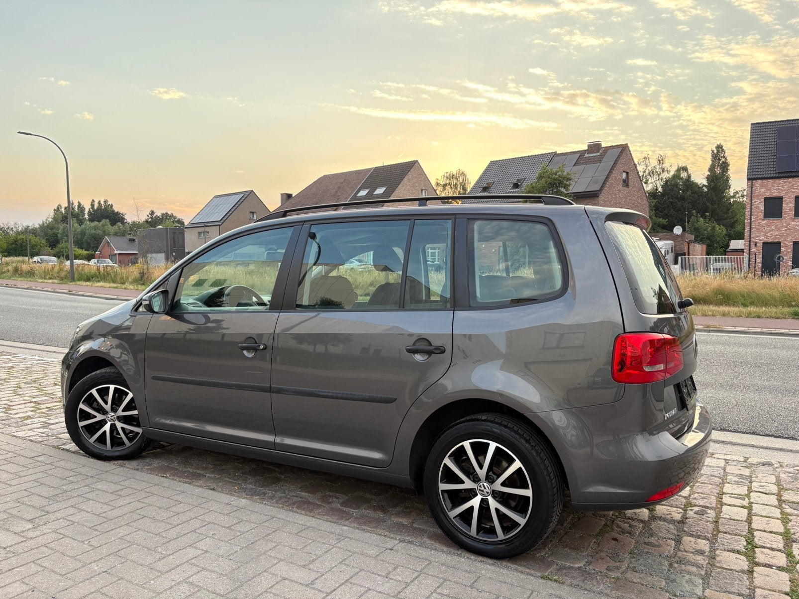Volkswagen Touran | 12 M Garantie | 123 Dkm | Benzine| 2014|, Auto's, Volkswagen, Voorwielaandrijving, Zwart, 4 cilinders, 149 g/km