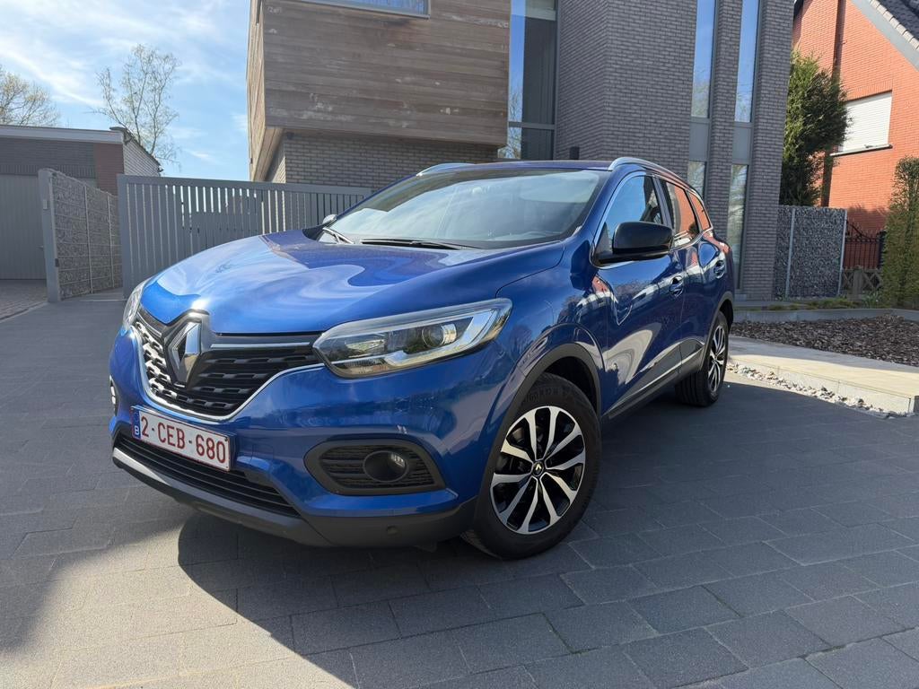 Renault Kadjar - 6/2022 - Benzine - Automaat - BTW-wagen, Auto's, 140 g/km, 4 cilinders, Blauw, Leder en Stof