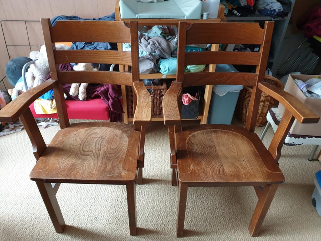 2 houten stoelen met armleuning, Enlèvement