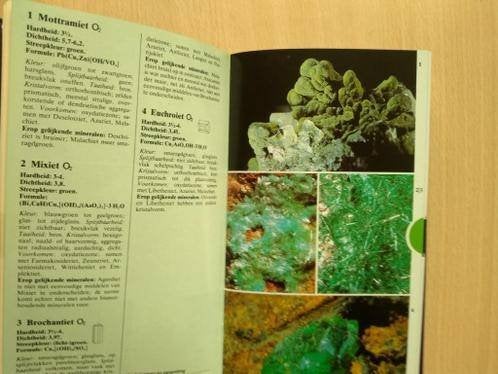 boek: Thieme mineralen-en kristallengids in kleur+Edelstenen, Boeken, Ophalen of Verzenden, Zo goed als nieuw, Overige onderwerpen