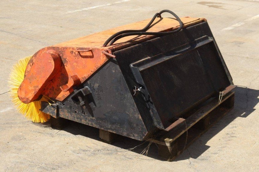 NIEUWE GRAAFMACHINE MINIGRAVER VEEGBORSTEL BOBCAT, Ophalen