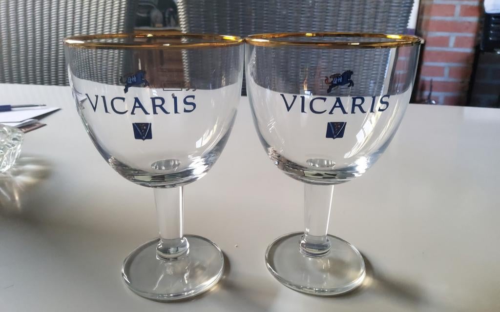 2 bierglazen vicaris, Verzamelen, Ophalen, Zo goed als nieuw, Bierglas