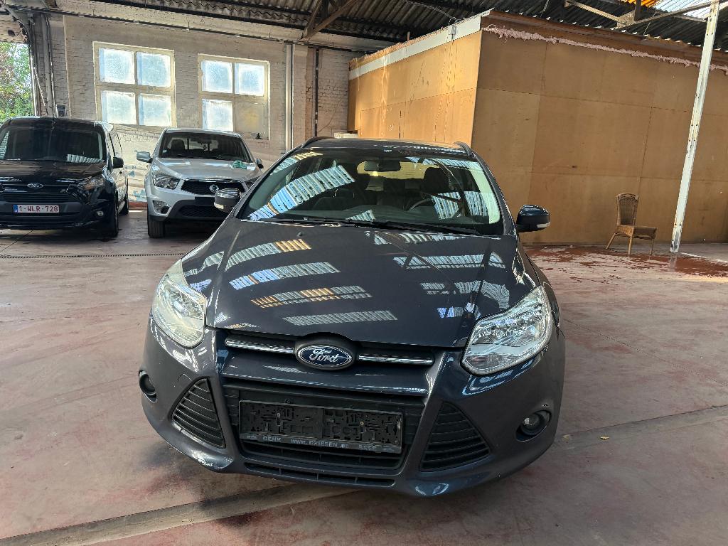 Ford Focus 1.6Tdci uit 2011 met 198.000 km*Loopt goed*, Focus, Euro 5, Bedrijf, Zilver of Grijs