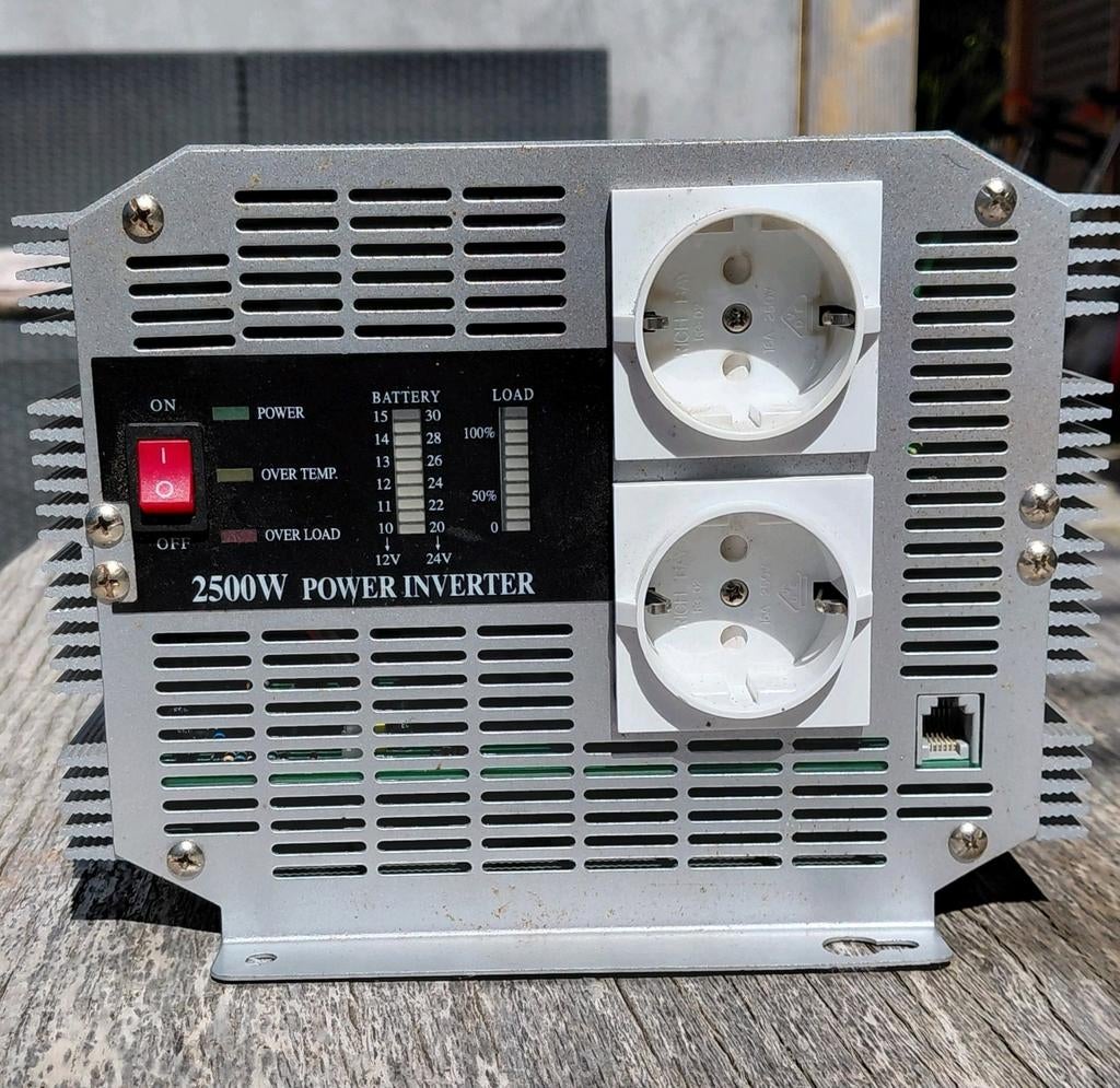 Transformator  24v - 240v 2500W Nedis, Ophalen, Zo goed als nieuw