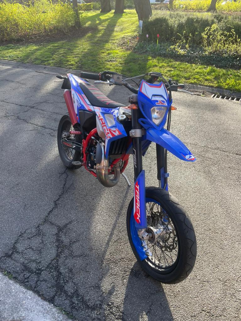 Beta rr50 track 2024, Fietsen en Brommers, 6 versnellingen, Zo goed als nieuw, 50 cc, Ophalen
