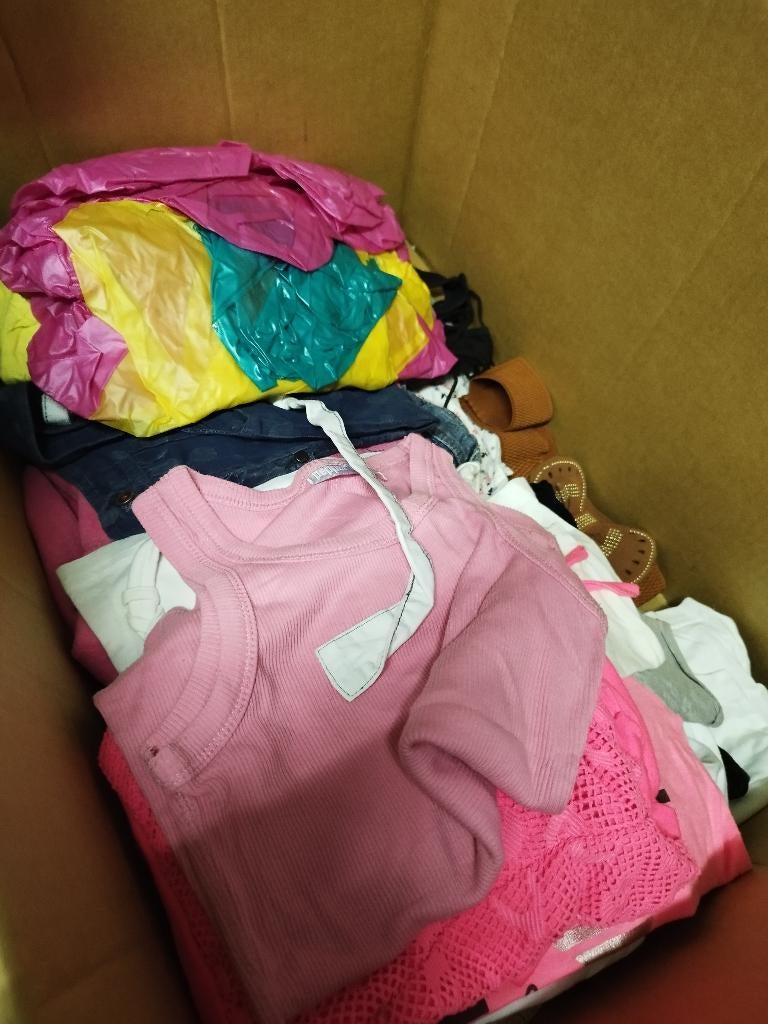 Lot vêtements divers  tailles femmes,enfants, Kleding | Dames, Dames-kledingpakketten, Gedragen, Ophalen