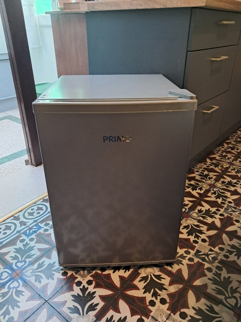 Te koop tafelkoelkast merk PRIMO, Elektronische apparatuur, Koelkasten en IJskasten, Ophalen, Met vriesvak, Minder dan 45 cm, Minder dan 85 cm