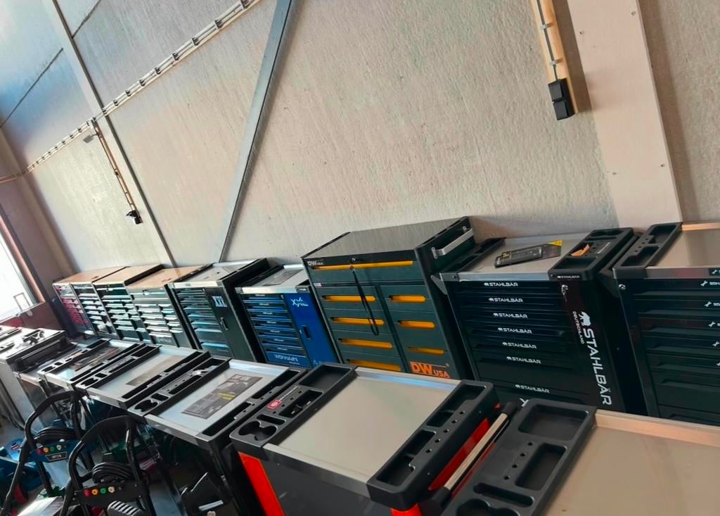 Showroom met gevulde gereedschapwagens vanaf €350, Enlèvement, Neuf