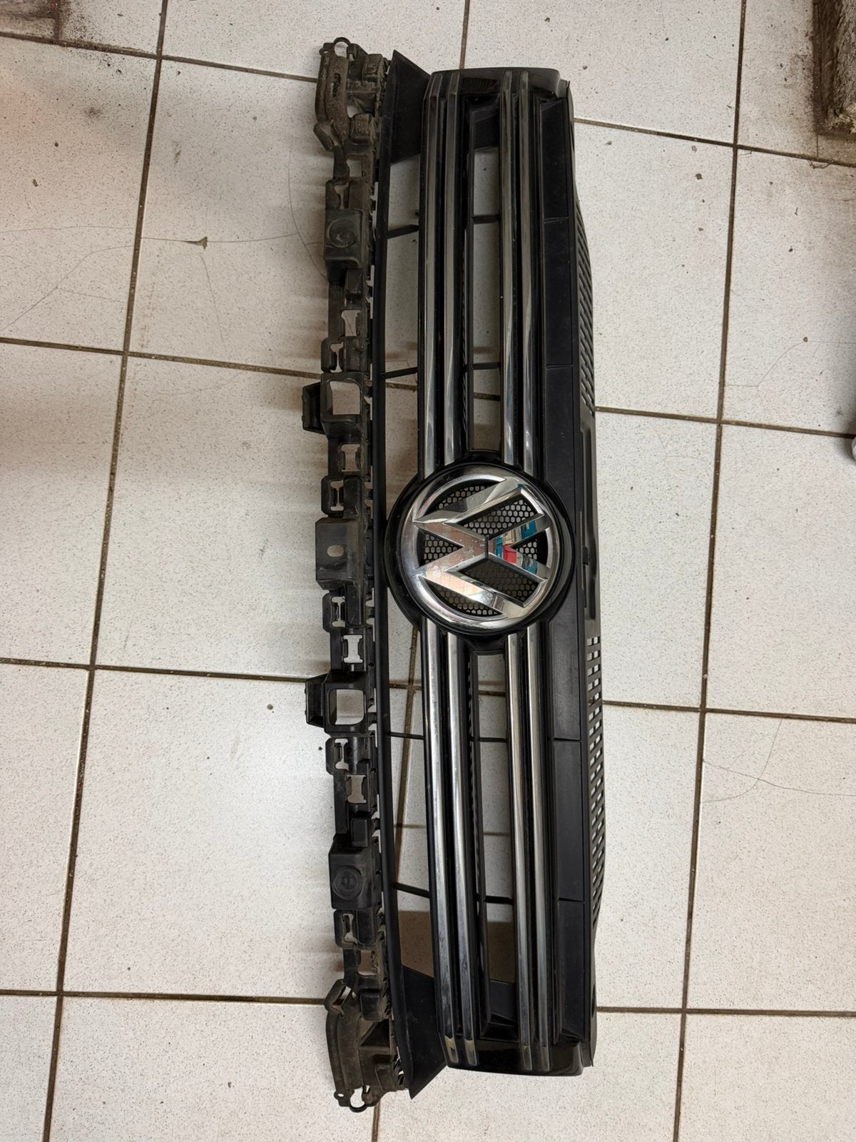 Calendre et antibrouillards D VW TIGUAN 2014, Autos : Pièces & Accessoires, Pare-chocs, Volkswagen, Enlèvement, Utilisé