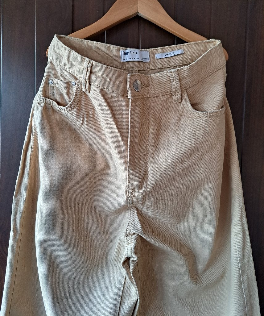 Beige jeansbroek van Bershka in maat 36, Overige kleuren, Verzenden, Bershka, Zo goed als nieuw