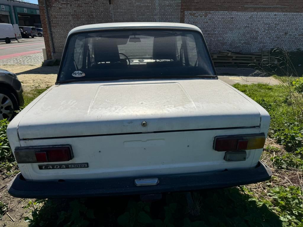Lada 21012 benzine bj 1988 km 37,500, Auto's, 4 deurs, Wit, Bedrijf, Handgeschakeld
