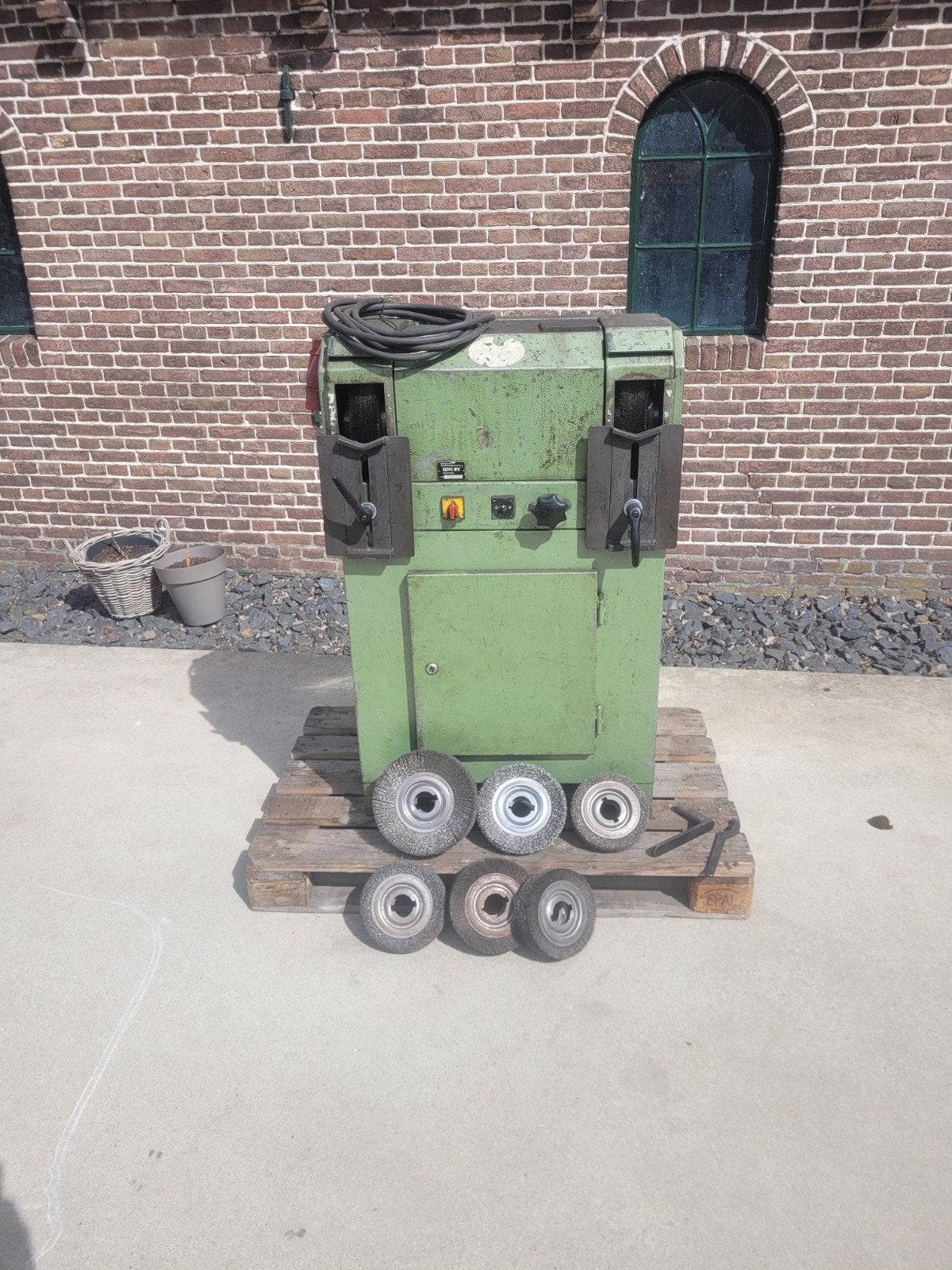 BORSTELMACHINE met dubbele borstels
Afbraammachine afbraambo, Ophalen