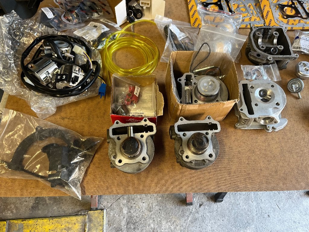 Stop zetten van winterhobby - Retro scooter onderdelen, Fietsen en Brommers, Ophalen, Nieuw, Cilinder, Algemeen