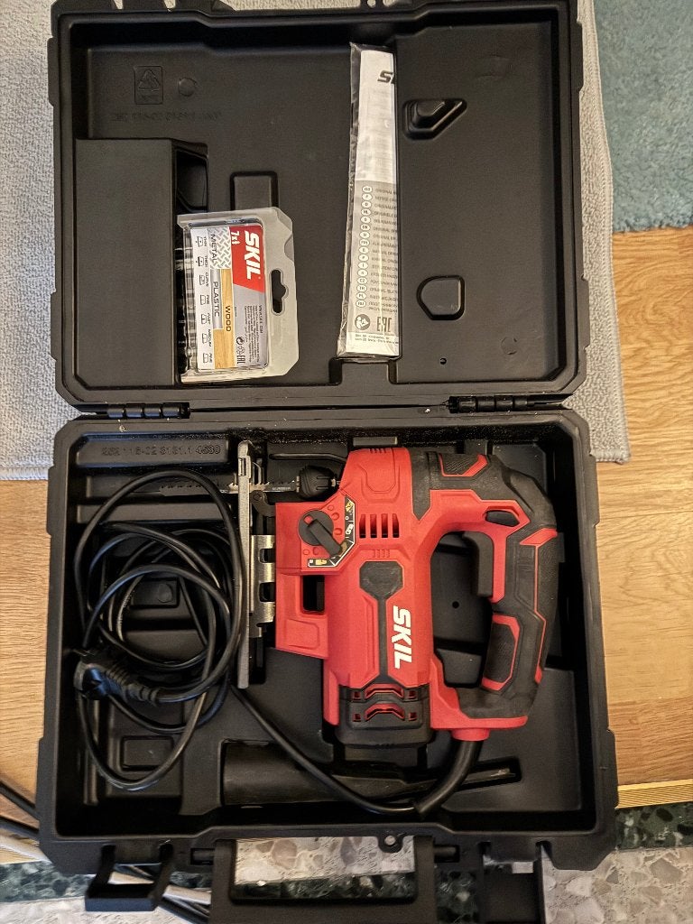 Skil Decoupeerzaag 550W in Koffer met Zaagjes, Doe-het-zelf en Bouw, Gereedschap | Zaagmachines, Skill, Decoupeerzaag, Ophalen of Verzenden