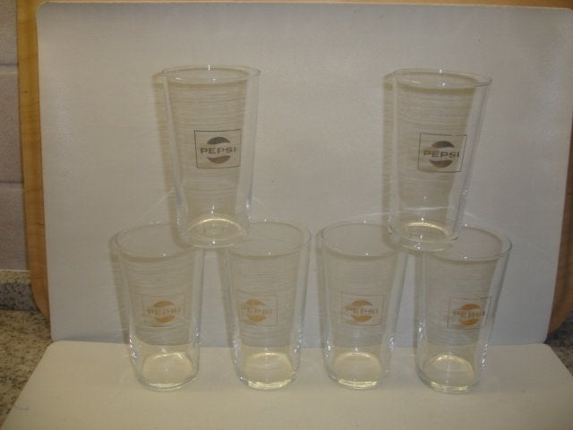 6 oude glaasjes van Pepsi Cola aan € 1,00 per stuk, Collections, Verres & Petits Verres, Comme neuf, Verre à soda, Enlèvement ou Envoi