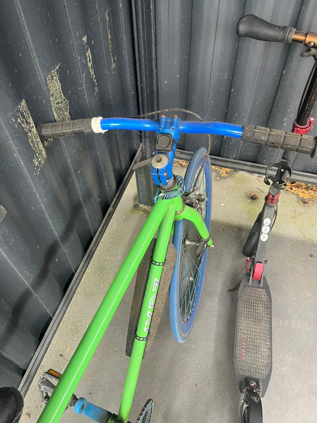 Fixie / Singlespeed 28 inch – groene fiets met blauwe velgen, Enlèvement, Utilisé, 24 pouces ou plus