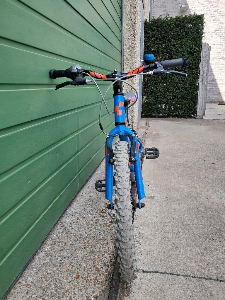 Cube kinderfiets Blauw/Oranje - Heel goeie staat, Fietsen en Brommers, Ophalen, 16 tot 20 inch, Velgrem, Zo goed als nieuw