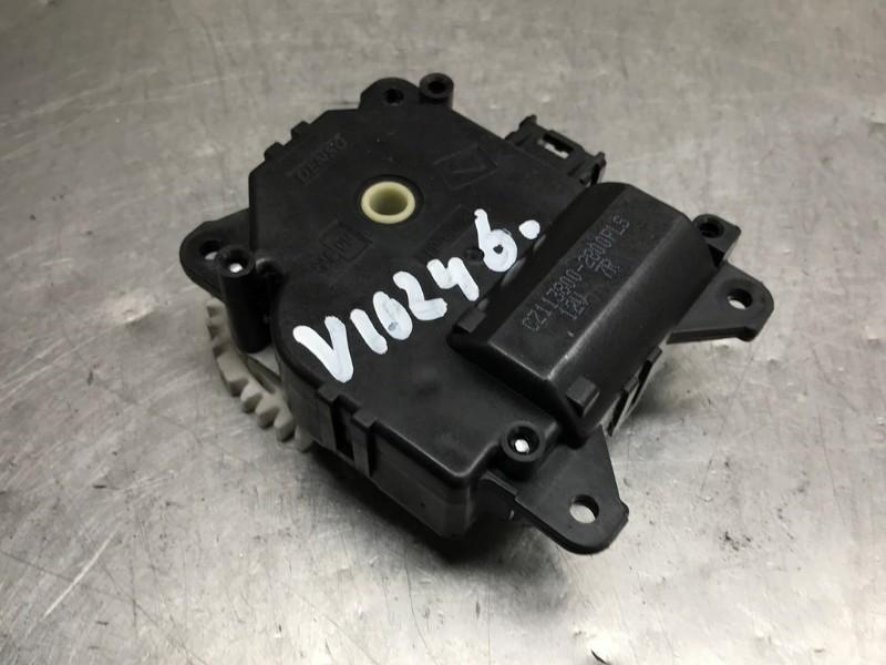 KACHELSTELMOTOR Toyota Yaris III (P13) (|CZ1138002800PLS|), Gebruikt, Toyota