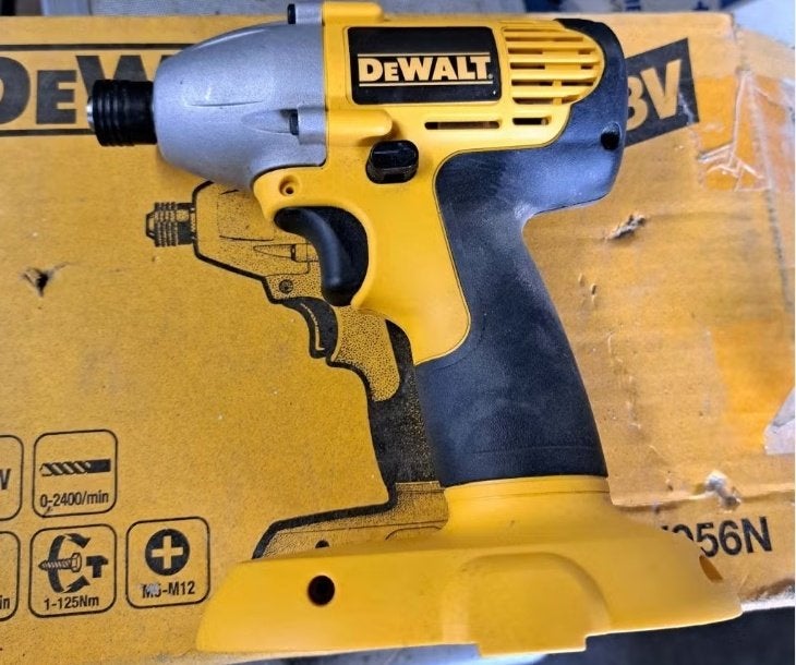 Dewalt slagschroevendraaier ophalen in Merkem of Veurne, Doe-het-zelf en Bouw, Ophalen, Gebruikt
