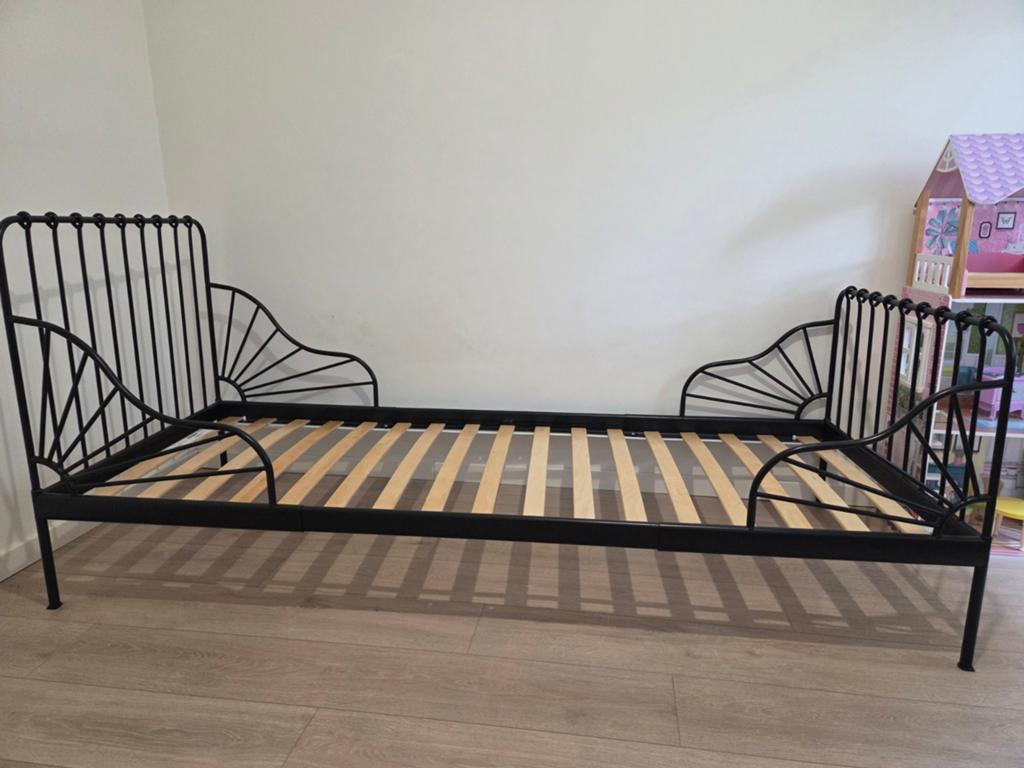 Mooi 1-persoons bed te koop. Van dochter. Weg door verhuis., Kinderen en Baby's, Kinderkamer | Bedden, Ophalen