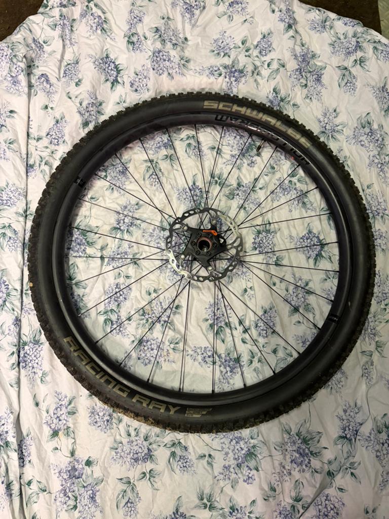 Roue avant hollowgram carbone lefty 29, Vélos & Vélomoteurs, Vélos Pièces, Enlèvement ou Envoi, Comme neuf, Pneu, Carbone