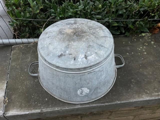 ANCIENNE VASQUE EN ZINC HAUTEUR : 23 CM, DIAMÈTRE : 45 CM, Enlèvement ou Envoi