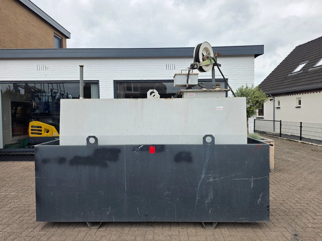 Dieseltank met lekbak Olie tank