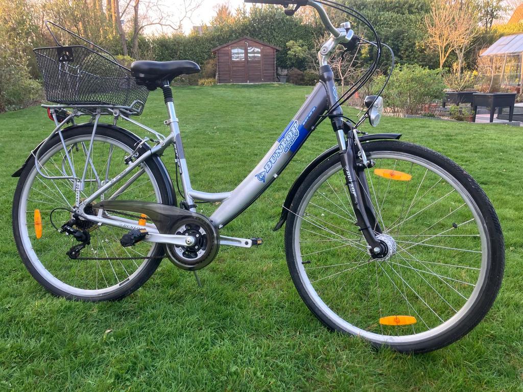 Vélo marque Dunlop, avec panier, roue 38 pouces, Vélos & Vélomoteurs, Vélos | Femmes | Vélos de sport & de randonnée, Autres marques